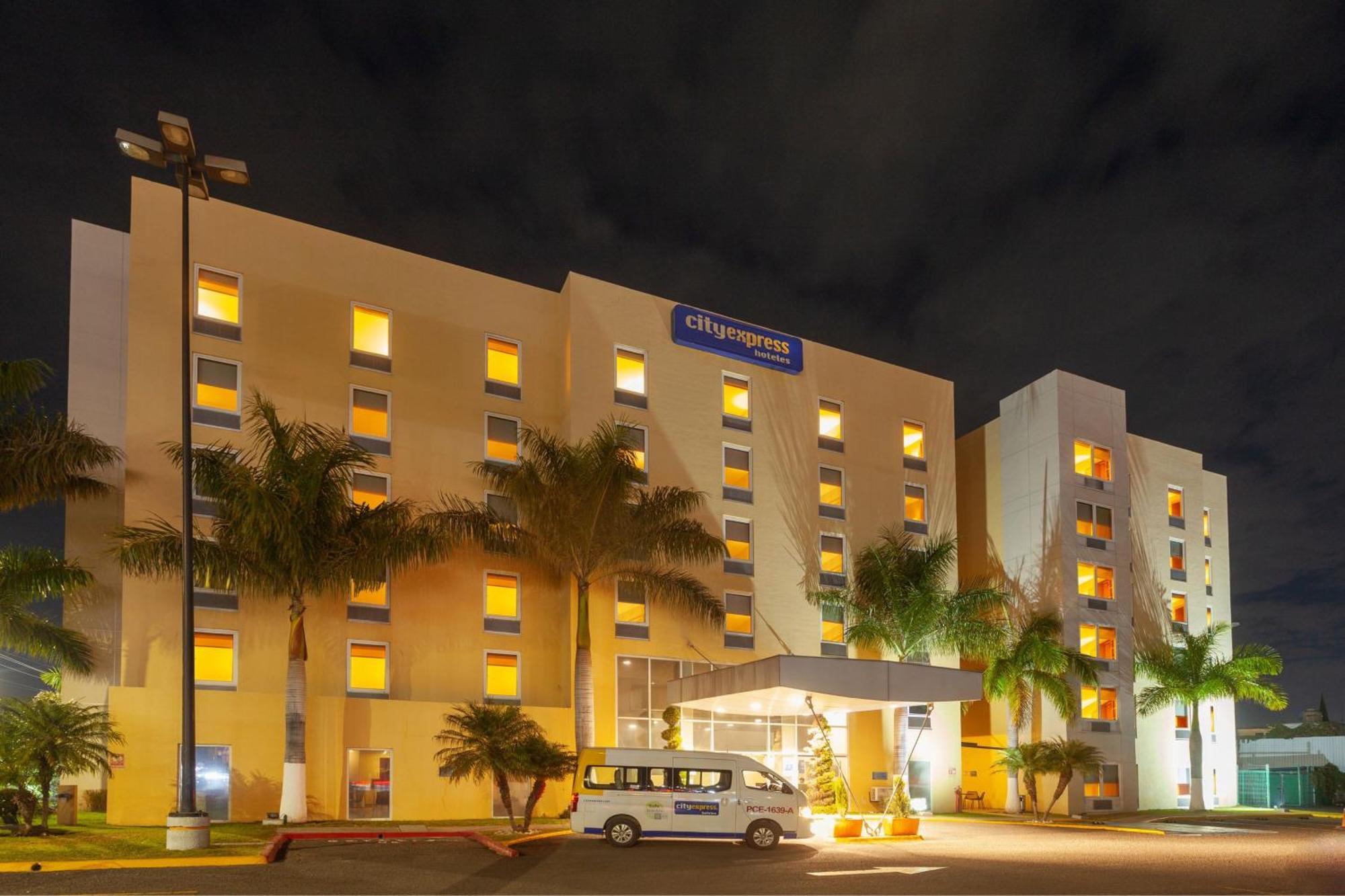 City Express By Marriott Celaya Parque Eksteriør billede